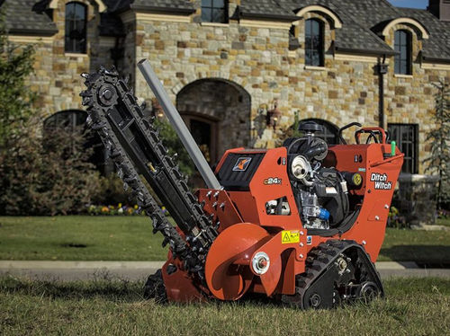 Trencher a catena - C24X - The Charles Machine Works, Inc - cingolato / uomo a terra