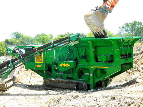 Frantoio a percussione - I44 - McCloskey International Limited - mobile / con motore diesel / compatto
