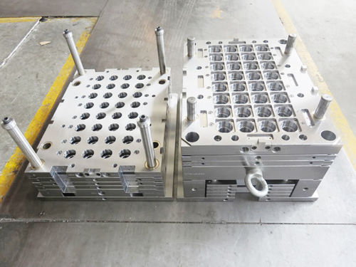 Stampo per iniezione plastica per pezzi tecnici - AM66 - Suzhou A Mould Co.,Ltd. - per bottiglie PET / per applicazioni mediche