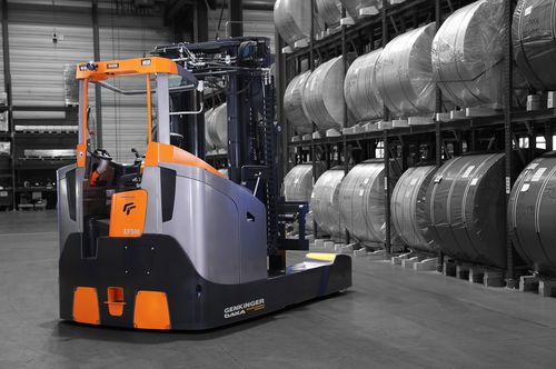 Carrello elevatore retrattile elettrico - EFSM-S 40 - Genkinger-bAKA Genkinger GmbH - con conducente in piedi / per corsie strette / per pallet