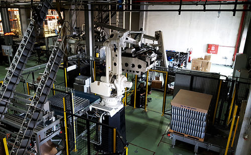 Depallettizzatore robotizzato - Technica International - per contenitori in vetro / per bottiglie / per lattine