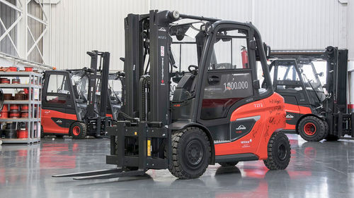 Attrezzatura di spostamento laterale dotata di posizionatore integrato per carrello elevatore per carrello elevatore - T151P2 - KAUP GmbH & Co.KG