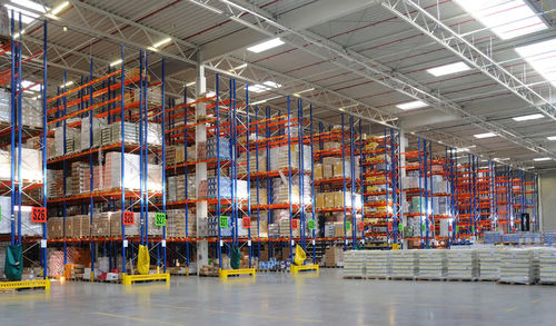 Scaffalatura per pallet - PROMAN s.r.o. - per magazzino di stoccaggio / con ripiani / dinamica