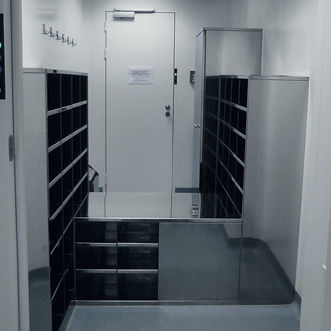 Arredo da laboratorio - CLEAN ROOM DESIGN d.o.o.