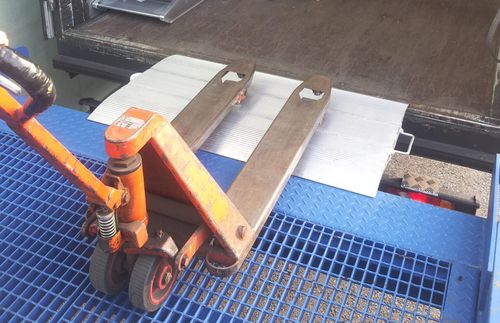 Piattaforma di carico - BG series - DEFINITIVE CLM SRL - mobile / per pallet / per camion