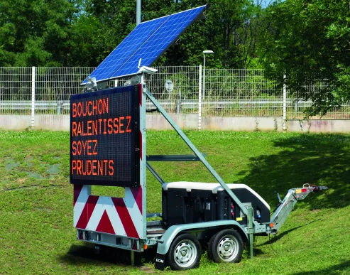 Rimorchio per pannelli - PMV - AXIMUM - a 3 assi / a energia solare