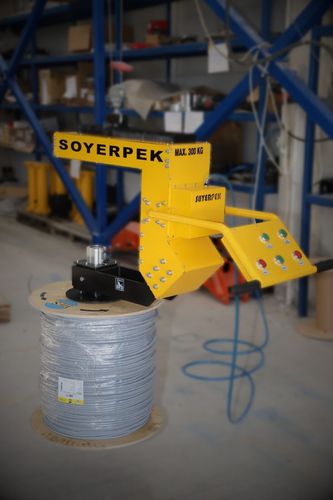 Pinza di presa elettromagnetica - Soyerpek - pneumatica / per movimentazione di bobine / a vuoto