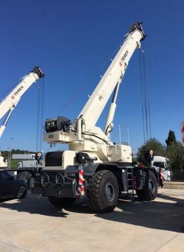 Gru montata su camion - TRT 90 - Tecno-Gru Srl - con braccio / fuoristrada / con contrappesi