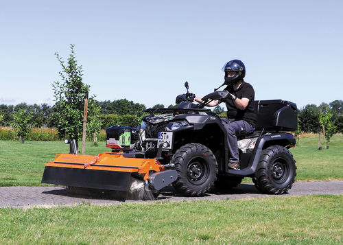 Spazzatrice montata su veicolo - Sweezy 450 Dual E QuadLine - bema GmbH Maschinenfabrik - elettrica / da esterno / per polveri