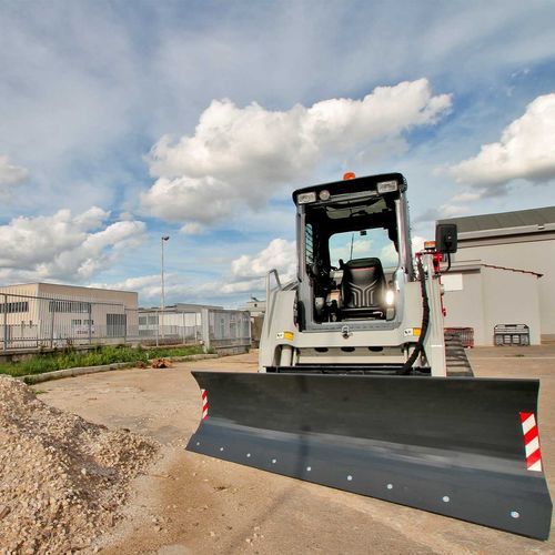 Lama di bulldozer per minipala - T-DOZ series - C&F srl - per carrello telescopico / per pala caricatrice / inclinabile