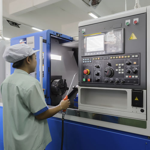 Macchina di lavorazione CNC 5 assi -  CNC Machining - Alphacast Co., Ltd. - verticale / con tavola rotante / di maschiatura