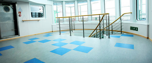 Rivestimento di pavimenti in vinile - STREAMO SEACROSSER - Gerflor - adesivo / resistente ai prodotti chimici / a bassa emissione di COV
