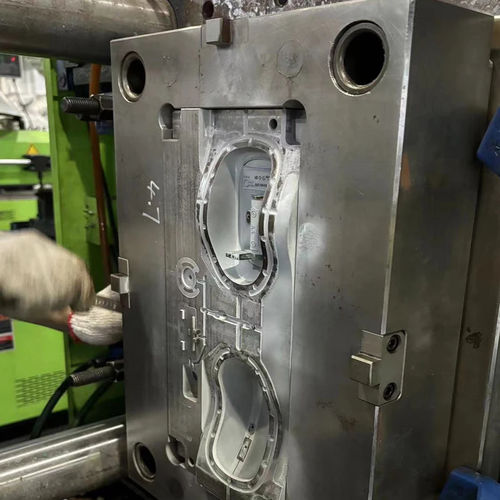 Stampo per iniezione plastica bicomponente - Shenzhen MJX Plastic Mold Co.,Ltd - multi cavità / per sovrastampaggio / a una cavità