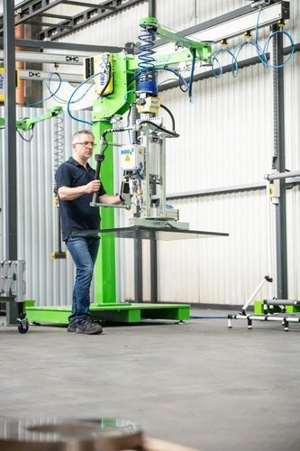 Manipolatore con presa a vuoto - EMA Ergonomía S.L. - su gru a bandiera / mobile / articolato