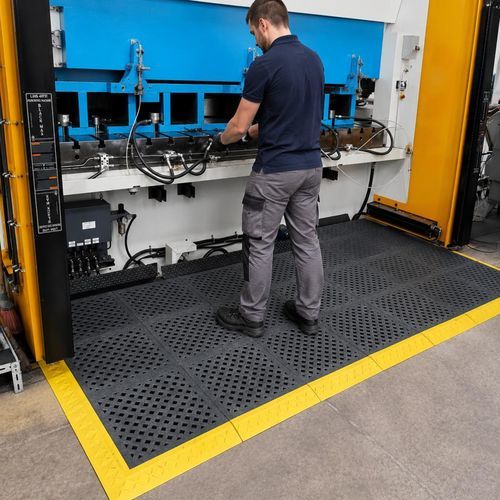 Mattonella di pavimentazione in PVC - H4 series - Rebourne - in plastica riciclata / in ossido di almluminio / antiscivolo