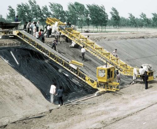 Finitrice per calcestruzzo - CF-790 - GOMACO International - cingolata / per canale
