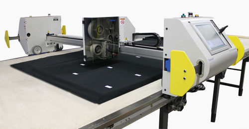 Etichettatrice completamente automatica - SLS3 - Eastman Machine Company - per applicazione sulla parte superiore del prodotto / per applicazioni di stampa e di collocazione di etichette / per l'industria tessile