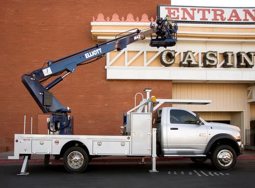 Piattaforma articolata montata su camion - max. 227 kg, max. 14.6 m | M43 - Elliott Equipment Company - idraulica