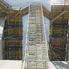 Ponteggio a torre sospeso - 250 - DOKA - per facciata / modulare / per montaggio su scala
