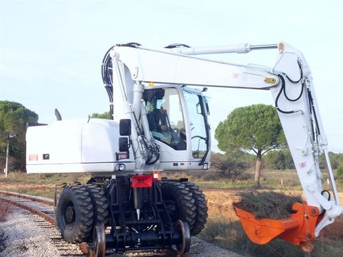 Escavatore intermedio - 20TRR  - UNAC - gommato / Tier 3 / per cantiere di costruzione