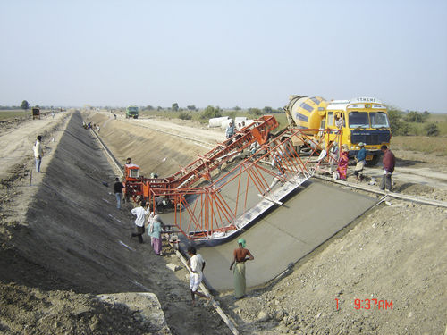 Finitrice per calcestruzzo - 3 - 20 m | RCP750 - UNiSTEEL Engineering Works - gommata / per canale / per lastre di calcestruzzo