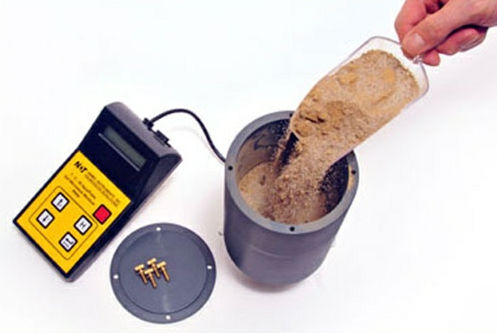 Misuratore di umidità per suolo - Aquaprobe™ - James Instruments - a microonde / con display digitale / portatile