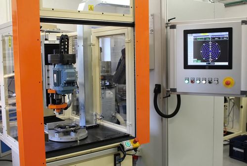 Macchina equilibratrice verticale - AVS. 3 - Labortech s.r.o. - dinamico / pneumatico / per disco di freno