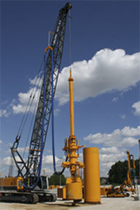 Gru cingolata - MC 86 - BAUER Maschinen GmbH - con braccio