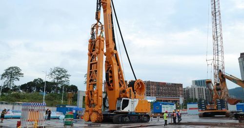Trencher a ruota - BCS 185 - BAUER Maschinen GmbH - cingolato / montato su veicolo / di ingegneria civile