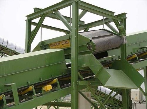 Separatore di metalli - R-SKM series - Regulator Cetrisa - elettromagnetico / di tipo overband / per l'industria del riciclaggio