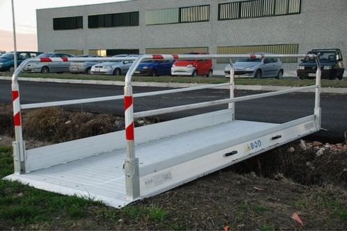 Passerella pedonale in alluminio - 1 000 - 6 000 mm, 400 - 5 500 kg - C.L.M