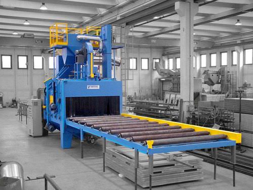 Granigliatrice con nastro trasportatore a rulli - GAMMA - TURBOTECNICA - per metallo / di lamiere / continua