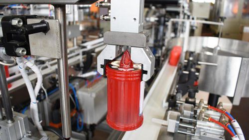 Riempitrice tappatrice etichettatrice automatica - RTE - PMR System Group