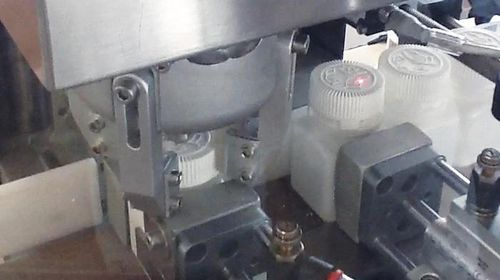 Tappatrice avvitatrice per prodotti farmaceutici - TB - PMR System Group - lineare / a comando elettrico / per tappi ad avvitamento in plastica