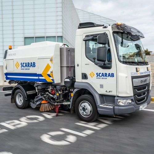 Spazzatrice su autotelaio - Merlin 55 - Scarab Sweepers - per strade / idraulica / con motore a combustione