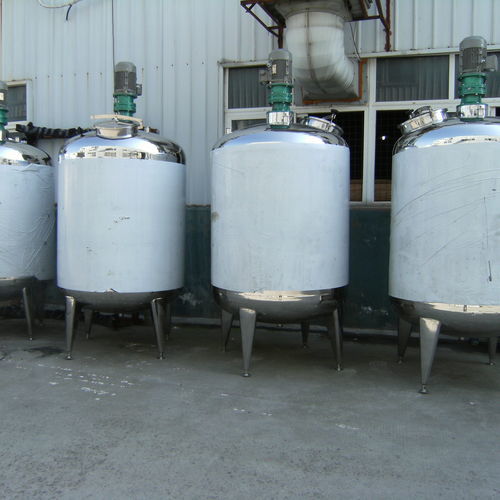 Serbatoio in acciaio inossidabile - ZHEJIANG XINGSHENG MACHINERY CO.,LTD - riscaldato / con agitatore / verticale