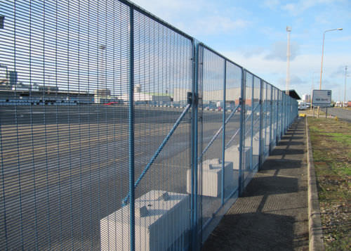 Recinzione di sicurezza - 2.4 x 2.5 m | POLMIL® - Blok 'N' Mesh UK Limited