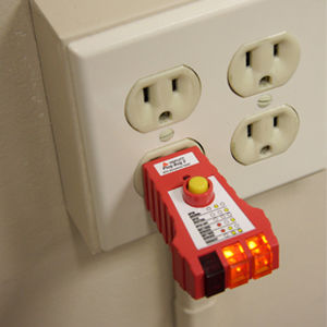 Tester di tensione - Plug-Bug™ 2 – 9610 - Triplett - per presa di corrente