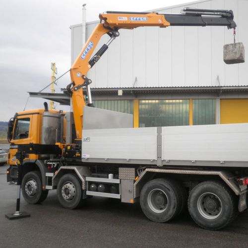 Gru montata su camion - 225  - Effer S.p.a - con braccio articolato / per cantiere / di carico