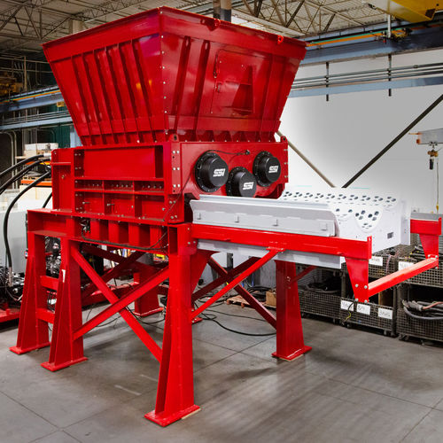 Trituratore a 3 alberi - Tri-Shear® T160 series - SSI Shredding Systems, Inc. - primario / per rifiuti solidi sfusi / di metallo