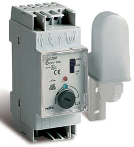 Interruttore crepuscolare su guida DIN - PERRY ELECTRIC