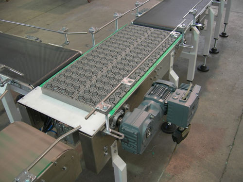 Trasportatore a catena - M.H. Material Handling S.p.A - a nastro / a rotelle / orizzontale