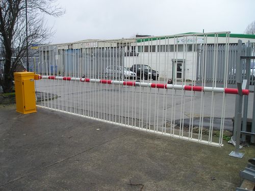 Barriera per parcheggi - EB950 - Avon Barrier - a sollevamento / con serranda in metallo