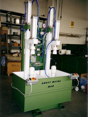 Tester di tenuta lineare - Sheet Metal Men s.r.l. - vaso di espansione