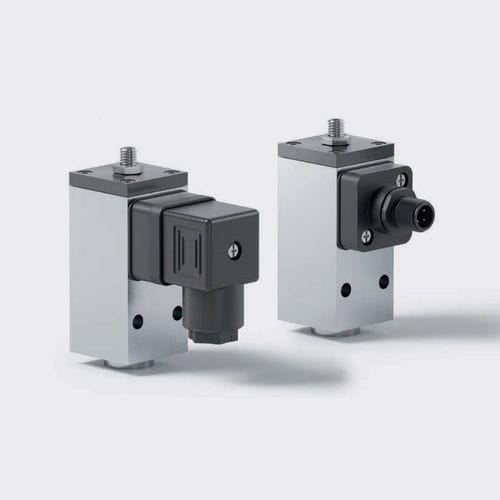 Pressostato a pistone - 602 - Layher AG - connettore M12 / con flangia / G 1/4