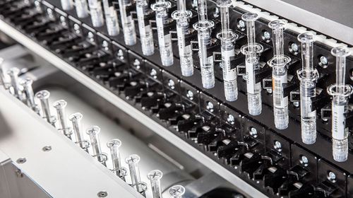 Sistema di trasporto su guida di scorrimento - Körber Pharma - per l'industria farmaceutica / compatta