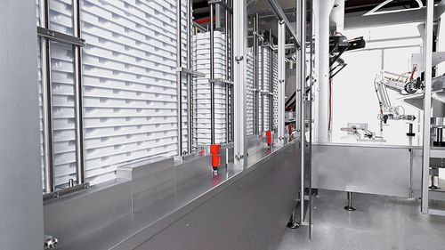 Sistema di carico e scarico per vaschette - Körber Pharma - per siringhe / di trasporto / per movimentazione