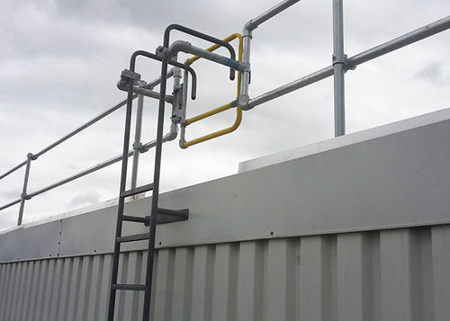 Parapetto autoportante - KEE SAFETY  - con porta a chiusura automatica / in acciaio galvanizzato / per punto di accesso con scala