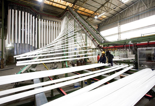 Linea di verniciatura a polvere verticale - 1.000 tons - SAT S.p.A. (Surface Aluminium Technologies)