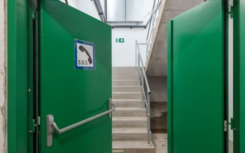Porta battente - HEINEN SONDERMASCHINENBAU Neustadt GmbH - per interno / rapida / tagliafuoco